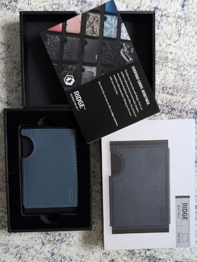 New Ridge Minimalist Leather Card Wallet in Blue